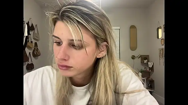 Snapshot of AnnGrayson chatting on 6, 11, 2025 AnnGrayson online show from 6, 11, 2025