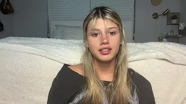 Snapshot of AnnGrayson chatting on 17, 11, 2025 AnnGrayson online show from 17, 11, 2025