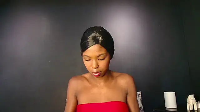 Snapshot of CamilaaSaenz chatting on 11, 10, 2025 CamilaaSaenz online show from 11, 10, 2025