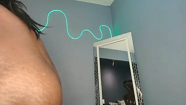 Snapshot of CamilaaSaenz chatting on 14, 10, 2025 CamilaaSaenz online show from 14, 10, 2025