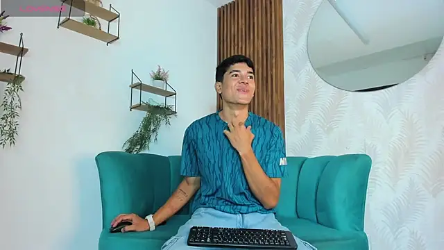 Snapshot of SandroVeyra chatting on 22, 9, 2025 SandroVeyra online show from 22, 9, 2025