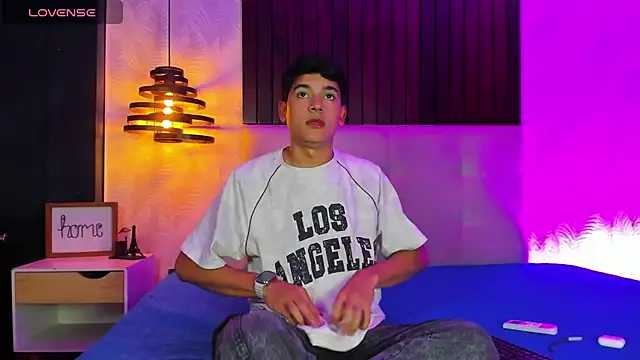 Snapshot of SandroVeyra chatting on 4, 10, 2025 SandroVeyra online show from 4, 10, 2025