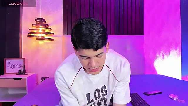 Snapshot of SandroVeyra chatting on 6, 10, 2025 SandroVeyra online show from 6, 10, 2025