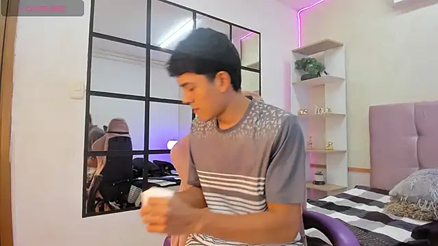 Snapshot of SandroVeyra chatting on 8, 10, 2025 SandroVeyra online show from 8, 10, 2025