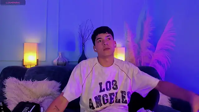 Snapshot of SandroVeyra chatting on 4, 11, 2025 SandroVeyra online show from 4, 11, 2025