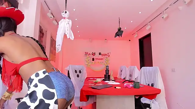 Snapshot of AishaValcazar chatting on 30, 10, 2025 AishaValcazar online show from 30, 10, 2025