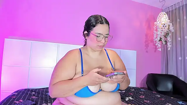 Snapshot of Aliciabloom chatting on 20, 9, 2025 Aliciabloom online show from 20, 9, 2025