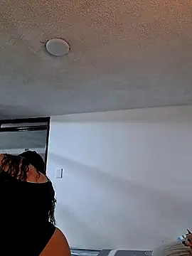 Snapshot of Aliciabloom chatting on 12, 10, 2025 Aliciabloom online show from 12, 10, 2025