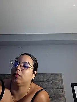 Snapshot of Aliciabloom chatting on 4, 11, 2025 Aliciabloom online show from 4, 11, 2025