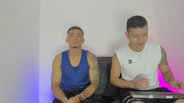 Snapshot of maykel_and_mike chatting on 2, 10, 2025 maykel and mike online show from 2, 10, 2025