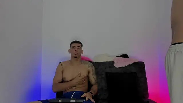 Snapshot of maykel_and_mike chatting on 10, 10, 2025 maykel and mike online show from 10, 10, 2025