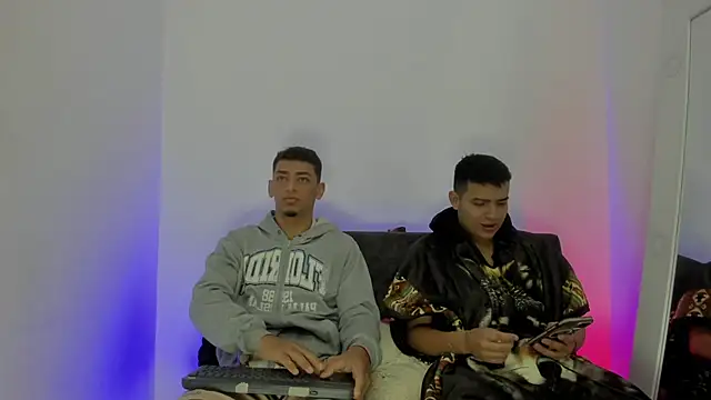 Snapshot of maykel_and_mike chatting on 16, 10, 2025 maykel and mike online show from 16, 10, 2025