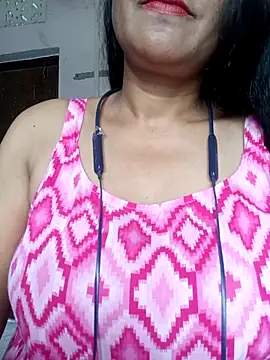 Snapshot of Hazel-queen chatting on 14, 9, 2025 Hazel-queen online show from 14, 9, 2025