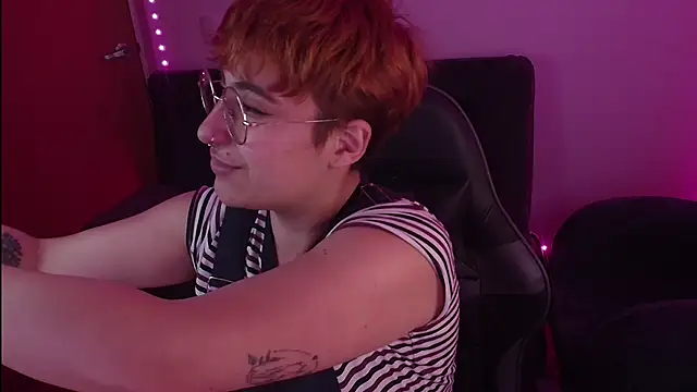 Snapshot of Miacatsito3 chatting on 2, 10, 2025 Miacatsito3 online show from 2, 10, 2025