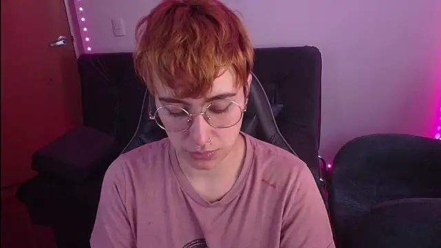 Snapshot of Miacatsito3 chatting on 2, 10, 2025 Miacatsito3 online show from 2, 10, 2025