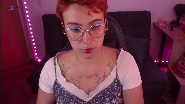 Snapshot of Miacatsito3 chatting on 21, 10, 2025 Miacatsito3 online show from 21, 10, 2025