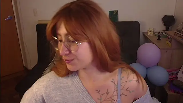 Snapshot of Miacatsito3 chatting on 28, 10, 2025 Miacatsito3 online show from 28, 10, 2025