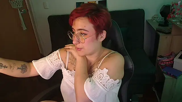 Snapshot of Miacatsito3 chatting on 11, 11, 2025 Miacatsito3 online show from 11, 11, 2025