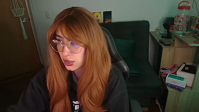 Snapshot of Miacatsito3 chatting on 14, 11, 2025 Miacatsito3 online show from 14, 11, 2025