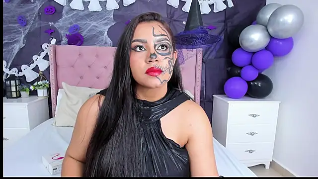 Snapshot of SienaWild chatting on 1, 11, 2025 SienaWild online show from 1, 11, 2025