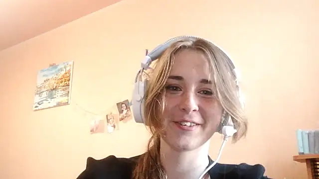 Snapshot of LaneMiss chatting on 15, 9, 2025 LaneMiss online show from 15, 9, 2025