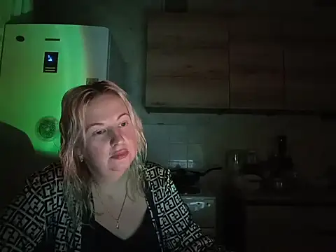 Snapshot of Marilen chatting on 28, 9, 2025 Marilen online show from 28, 9, 2025