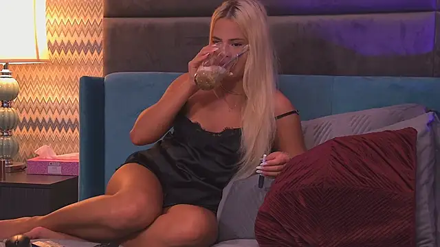 Snapshot of YssabelFox chatting on 23, 9, 2025 YssabelFox online show from 23, 9, 2025