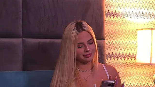 Snapshot of YssabelFox chatting on 6, 10, 2025 YssabelFox online show from 6, 10, 2025