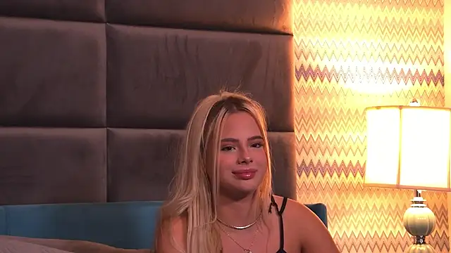 Snapshot of YssabelFox chatting on 7, 10, 2025 YssabelFox online show from 7, 10, 2025