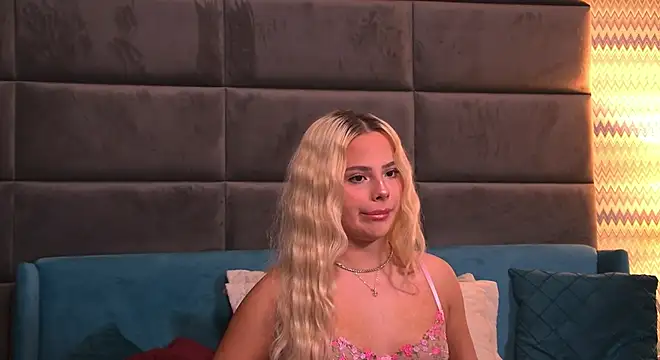 Snapshot of YssabelFox chatting on 17, 10, 2025 YssabelFox online show from 17, 10, 2025