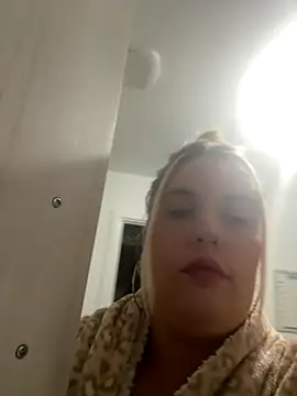 curvymilf2000 online show from 5, 10, 2025