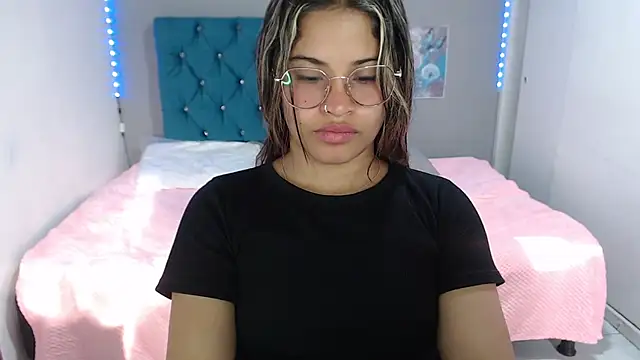 Snapshot of mia_sexgirl chatting on 7, 7, 2026 mia sexgirl online show from 7, 7, 2026
