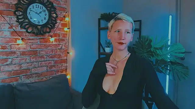 Snapshot of Kim_Waite chatting on 2, 10, 2025 Kim Waite online show from 2, 10, 2025