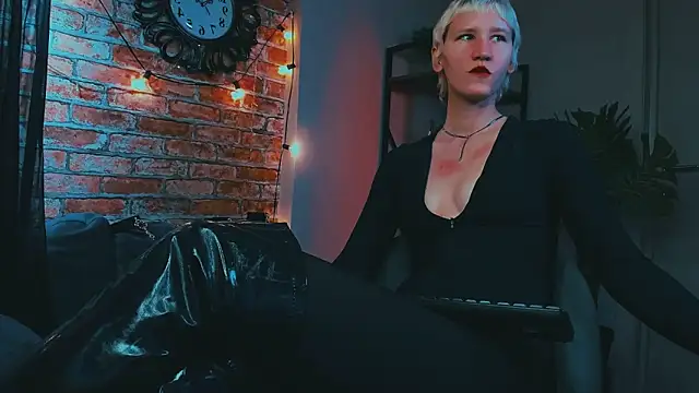 Snapshot of Kim_Waite chatting on 14, 10, 2025 Kim Waite online show from 14, 10, 2025