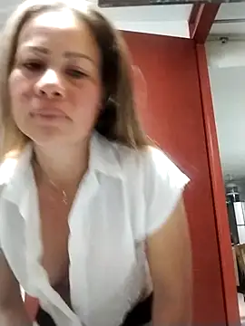 Snapshot of LaraCaliente chatting on 23, 9, 2025 LaraCaliente online show from 23, 9, 2025