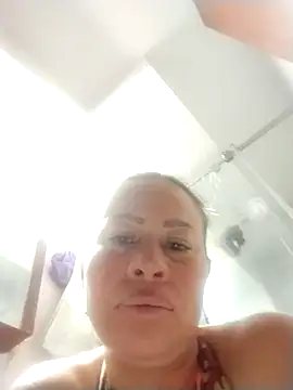 Snapshot of LaraCaliente chatting on 1, 10, 2025 LaraCaliente online show from 1, 10, 2025