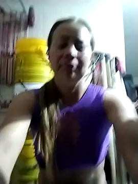 Snapshot of LaraCaliente chatting on 6, 10, 2025 LaraCaliente online show from 6, 10, 2025