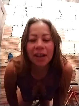 Snapshot of LaraCaliente chatting on 7, 10, 2025 LaraCaliente online show from 7, 10, 2025