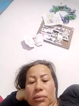 Snapshot of LaraCaliente chatting on 9, 10, 2025 LaraCaliente online show from 9, 10, 2025