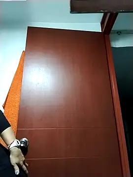 Snapshot of LaraCaliente chatting on 17, 10, 2025 LaraCaliente online show from 17, 10, 2025