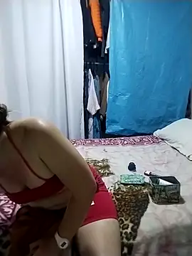 Snapshot of LaraCaliente chatting on 25, 10, 2025 LaraCaliente online show from 25, 10, 2025