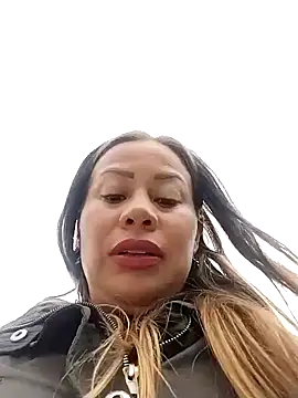 Snapshot of LaraCaliente chatting on 27, 10, 2025 LaraCaliente online show from 27, 10, 2025