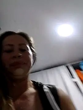 LaraCaliente online show from 14, 11, 2025