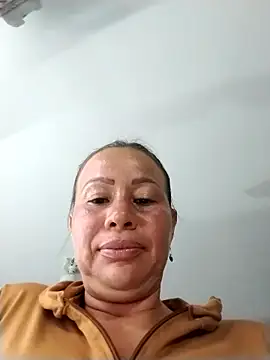 LaraCaliente online show from 15, 11, 2025