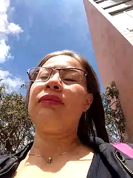 Snapshot of LaraCaliente chatting on 8, 4, 2026 LaraCaliente online show from 8, 4, 2026