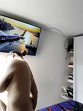 Snapshot of LaraCaliente chatting on 13, 4, 2026 LaraCaliente online show from 13, 4, 2026