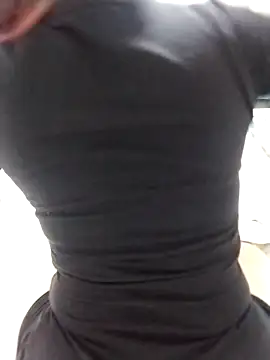 Snapshot of LaraCaliente chatting on 14, 4, 2026 LaraCaliente online show from 14, 4, 2026