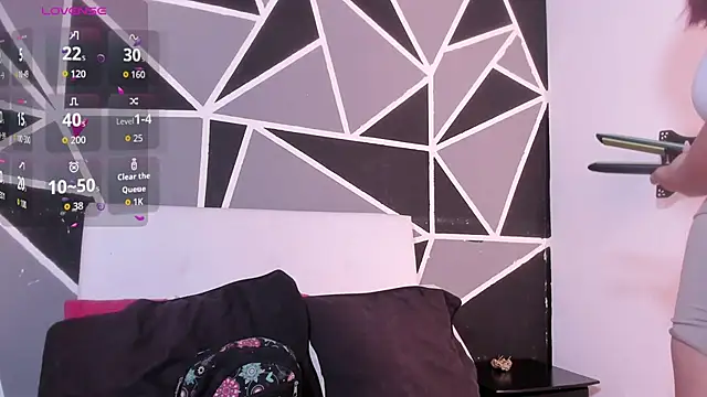 Snapshot of Victoriaa_Zans chatting on 12, 10, 2025 Victoriaa Zans online show from 12, 10, 2025