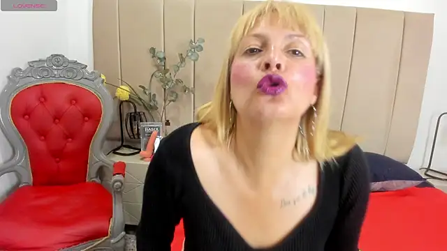 Snapshot of paultte chatting on 15, 4, 2026 paultte online show from 15, 4, 2026