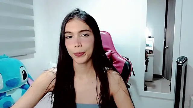 Snapshot of littleeva_ chatting on 26, 9, 2025 littleeva online show from 26, 9, 2025
